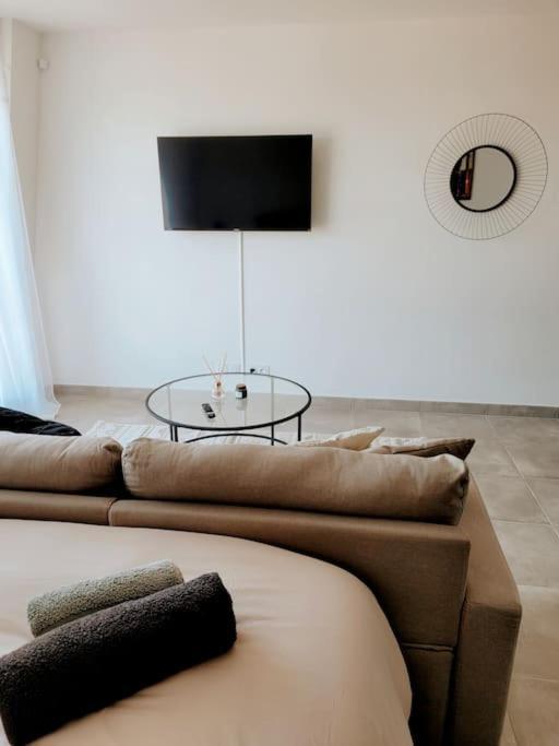 Apartment Calme Et Luxe A 5' Gare Et 18' Paris Centre & Cdg *